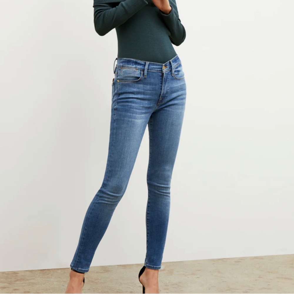 FRAME le skinny blue jeans 👖